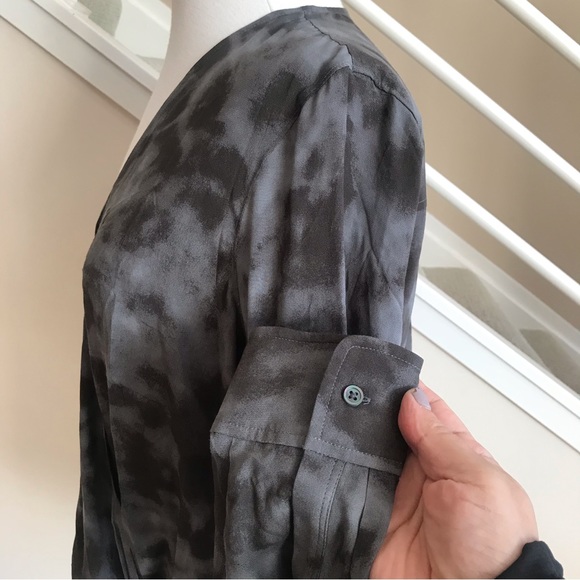 NWT Rails Hillary Tie Dye Long Sleeve Surplice Crossover Blouse Slate Gray Sze M - Picture 13 of 16